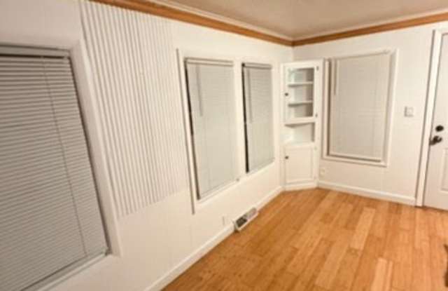 1821 E Ridgeway Ave Gallery 2