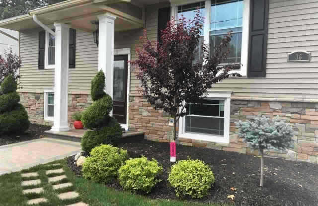 36 VANDERBILT Avenue - 36 Vanderbilt Avenue, Saratoga Springs, NY 12866