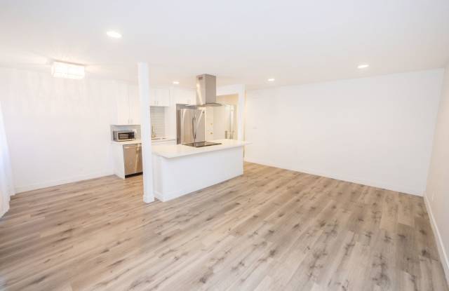 Spacious 1BR/1BA condo with patio and parking! Lake Murray Area $2195.00 photos photos