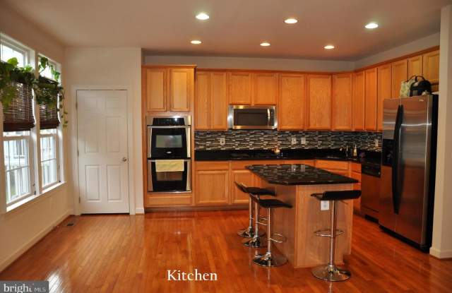 25183 BEACH PL Gallery 3