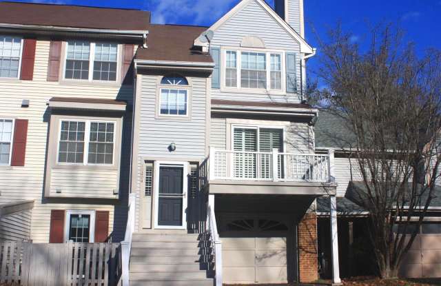 10204 FAIRE COMMONS CT - 10204 Faire Commons Court, Burke Centre, VA 22015