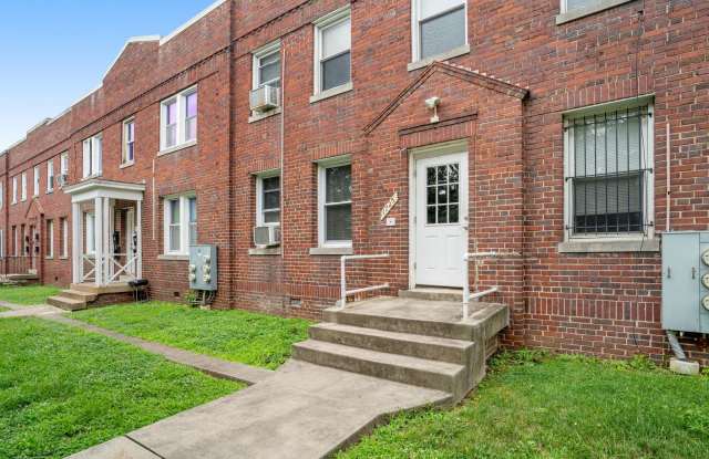 Kingman Park Charming Brick Townhome - Move-In Ready photos photos