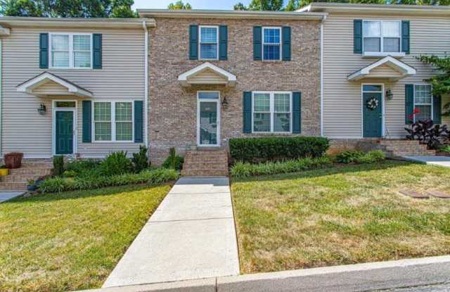 Farragut 37934 - 3 bedroom, 2.5 bath home - Call or text Susan Niedergeses (865) 300-4722 photos photos