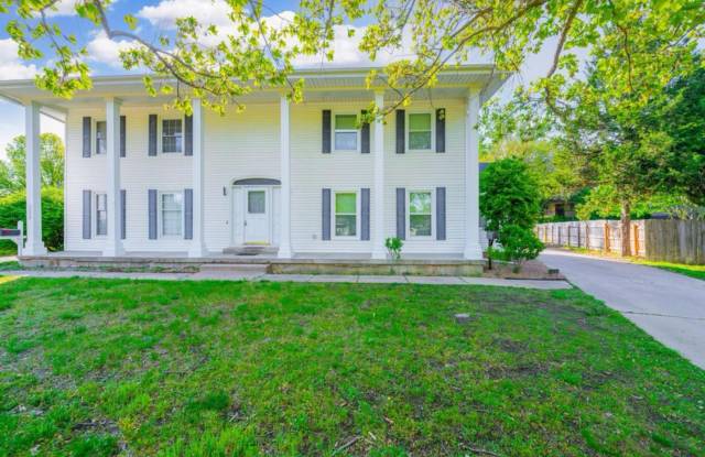 222 N Live Oak photos photos