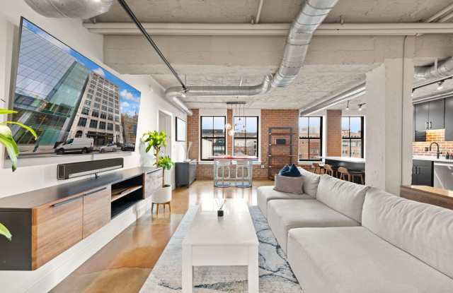 Fully Furnished Designer Loft with Parking & Monument Views! Gallery 3