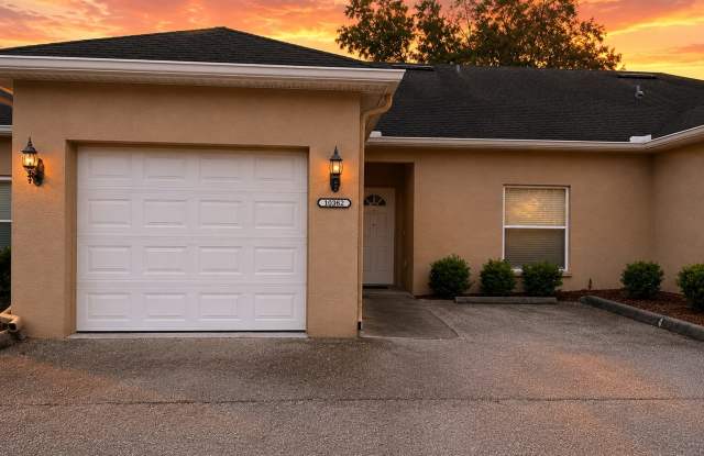 Executive 2 bedroom/ 2 bath condo Gallery 1