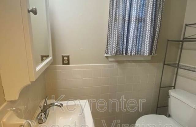 100 Tabb Lakes Dr Gallery 4