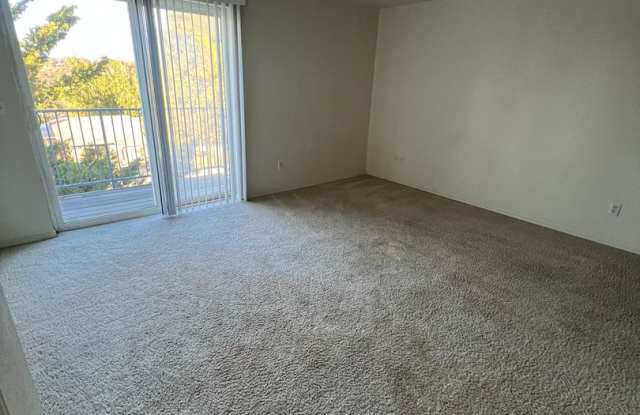 2 Bedroom, 1 Bath Upstairs Apartment - Located near Sky Lakes and Oregon Tech! - 2023 North Eldorado Avenue, Klamath Falls, OR 97601