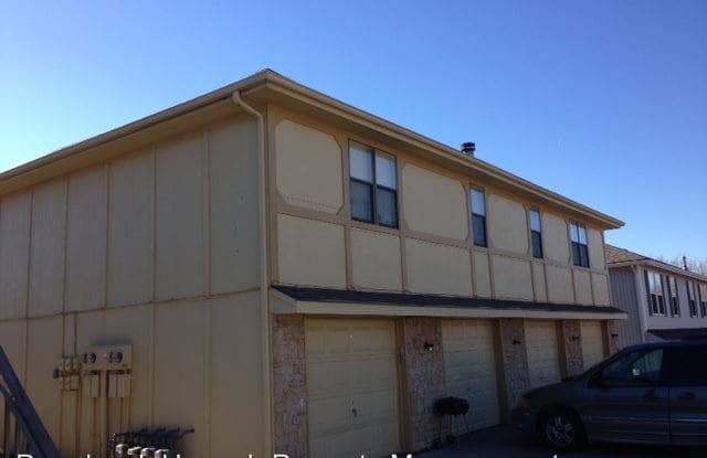 8711 NW 82nd Tr Unit B - 8711 Northwest 82nd Terrace, Kansas City, MO 64152
