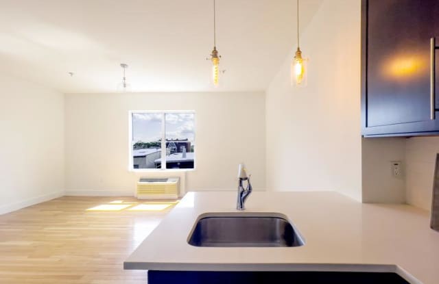DVORA 366 West Side Gallery 3