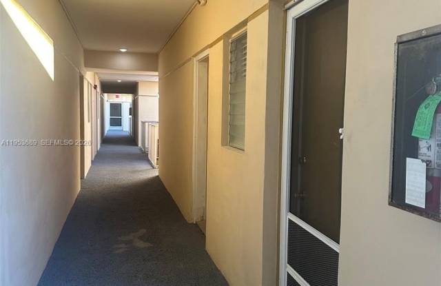 9175 SW 77th Ave photos photos