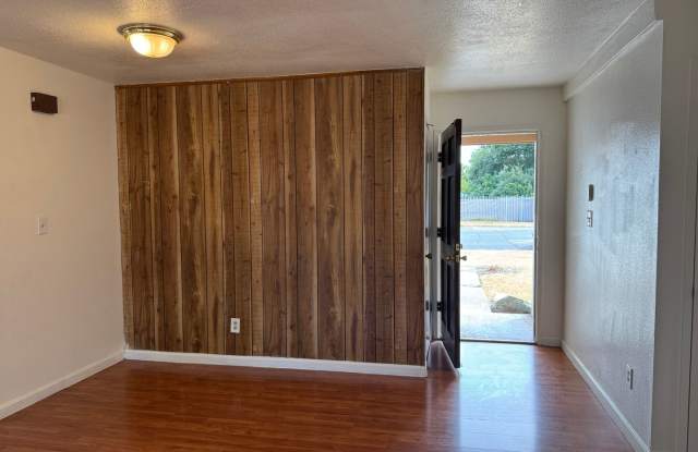 Three Bed, Two Bath Home in North Stockton Gallery 4