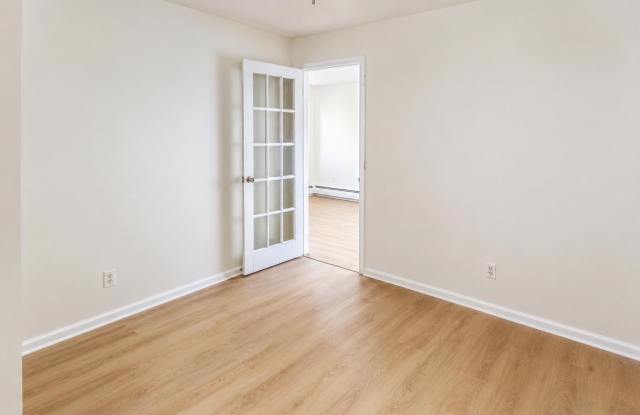 920 BROADWAY Gallery 1