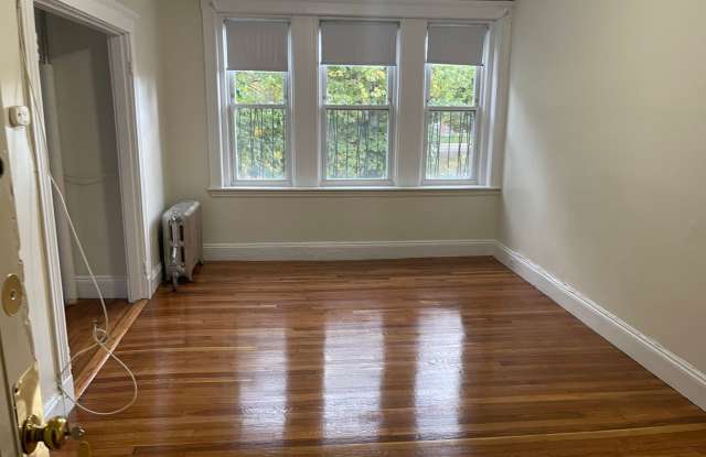 BEUTIFUL STUDIO NEXT TO LONGWOOD MEDICAL, eat in kitchen, HW Floors Dishwasher SUnny - 231 Park Drive, Boston, MA 02215 BEUTIFUL STUDIO NEXT TO LONGWOOD MEDICAL, eat in kitchen, HW Floors Dishwasher SUnny - 231 Park Drive, Boston, MA 02215