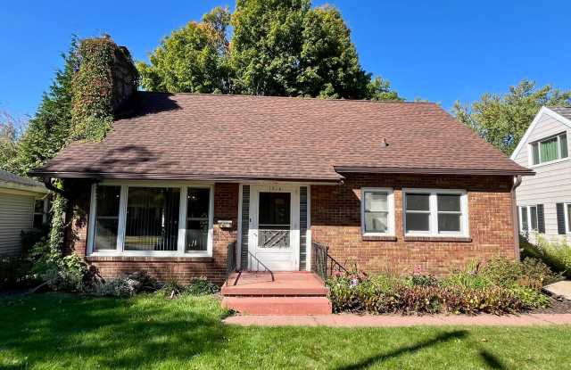 4 Bed 2 Bath Single Family Home in Wausau photos photos