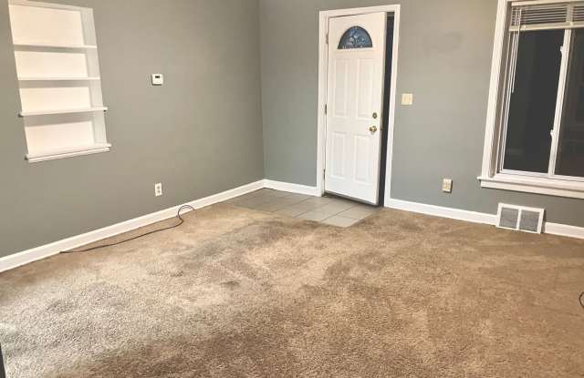CHARMING DUPLEX HOME FOR LEASE IN WESTLAND! Gallery 3