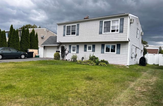15 Wafer Lane - 15 Wafer Lane, North Wantagh, NY 11793