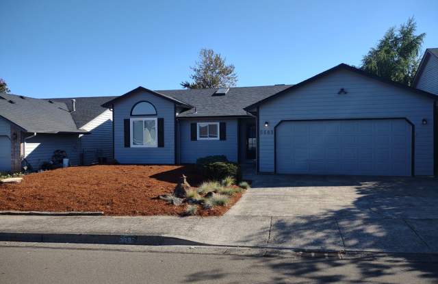 Salem Home with Stainless Steel Appliances and Attached Two Car Garage ~ Moonstone 5685 - 5685 Moonstone Loop Southeast, Salem, OR 97306