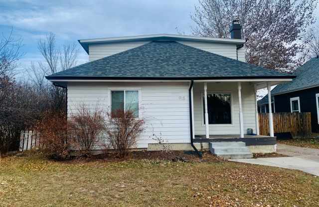 Charming 3-Bedroom, 2-Bathroom Home Near Downtown! *New Photos coming soon* Gallery 1
