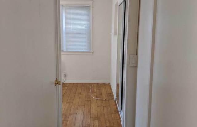 858 North La Fayette Park Place Gallery 4