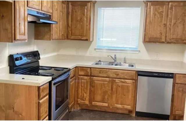 202 E Lone Star Avenue - 202 East Lone Star Street, Cleburne, TX 76031