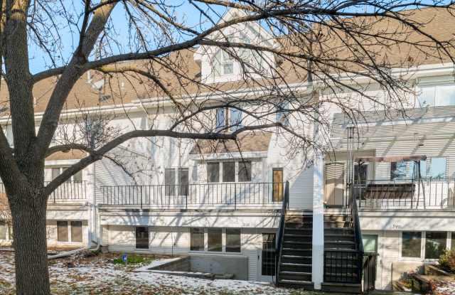 934 Dartmouth Pl Se - 934 Dartmouth Place Southeast, Minneapolis, MN 55414