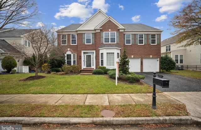 8113 AMERICAN HOLLY ROAD - 8113 American Holly Road, Laurel Hill, VA 22079