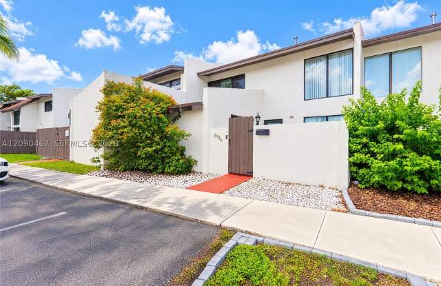 6916 SW 110th Ave photos photos