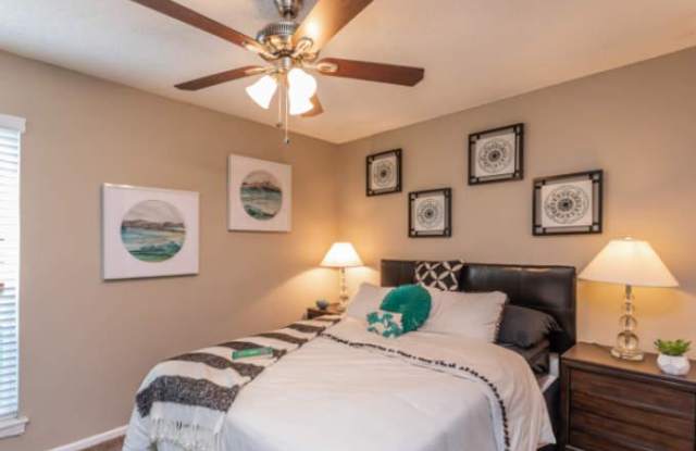 4443 Gardendale Gallery 4