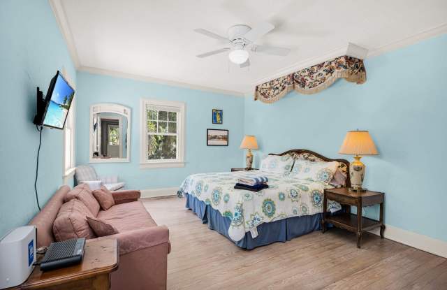 519 28th Street unit: Main House Gallery 4