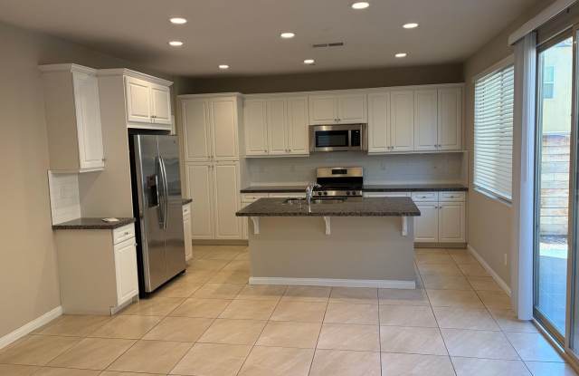 Beautiful 3 Bedroom Home Near Imperial Beach with Office Space! Gallery 3