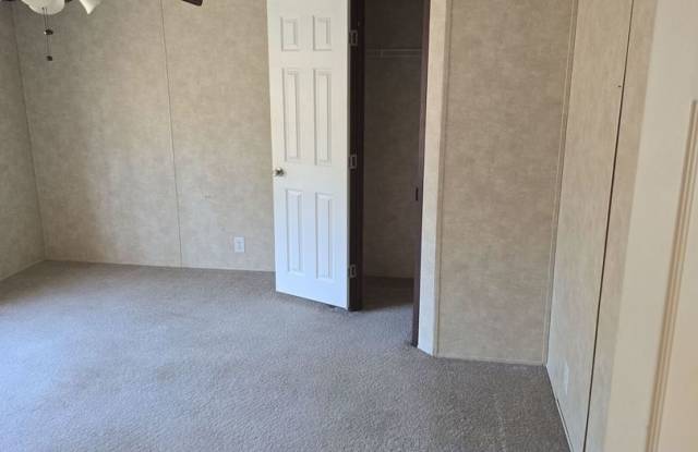 Refurbished 4 bedroom 2 bath Gallery 3