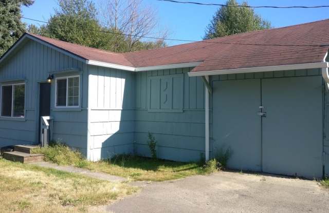 Cozy 1 Bd and 1 Ba apartment for rent in stand alone building. photos photos