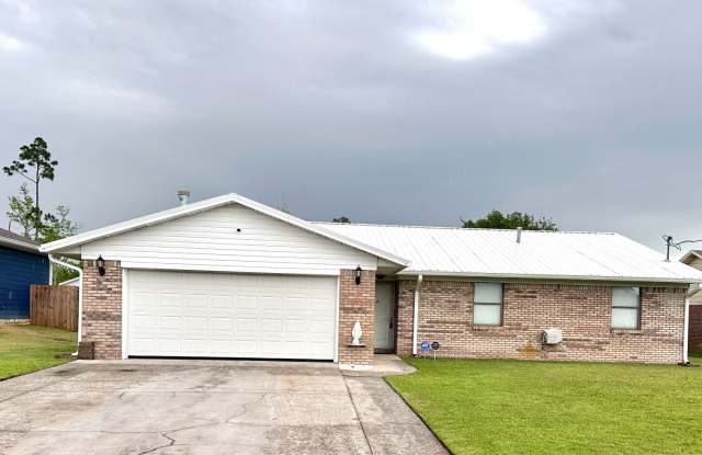 Convenient to Tyndall, less than a block to the Bay. photos photos