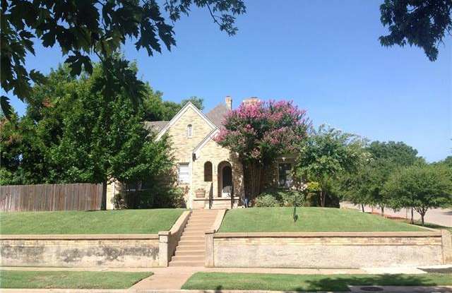 1900 Clover Lane Gallery 2