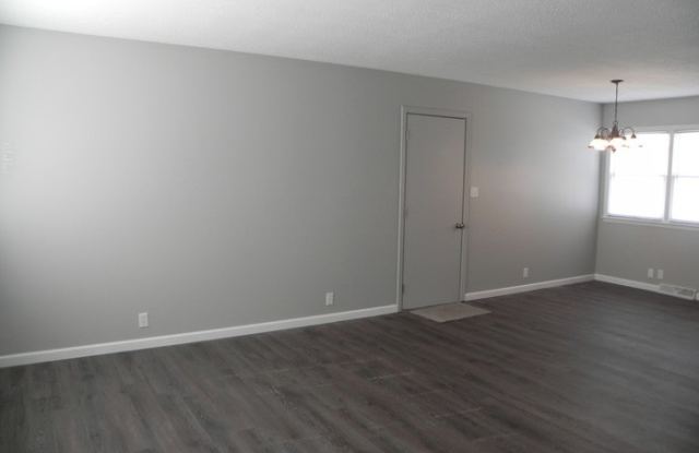 11604 East 6th Terrace Gallery 4