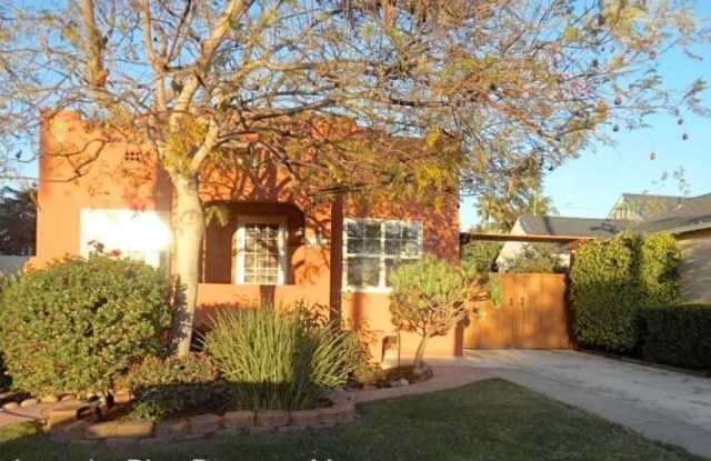 4723 Vista St. Gallery 2