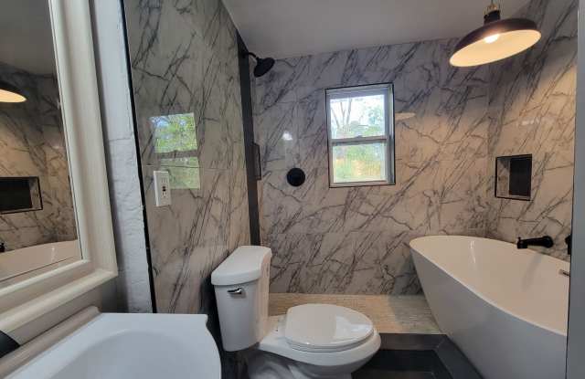 Updated Soaking Tub. Stainless Steel Appliances. W/D Inc photos photos Updated Soaking Tub. Stainless Steel Appliances. W/D Inc photos photos