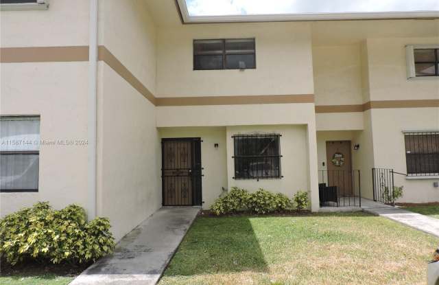 6490 SW 130th Ave - 6490 Southwest 130th Avenue, Kendale Lakes, FL 33183