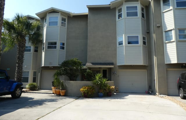 61 CORAL ST - 61 Coral Street, Atlantic Beach, FL 32233