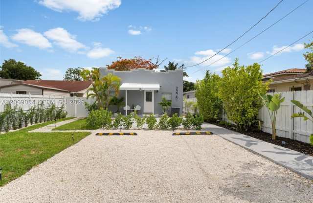 2275 NW 33rd St photos photos
