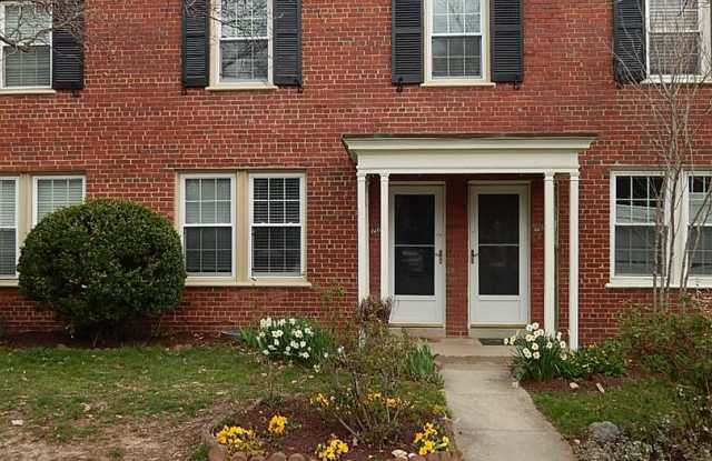 Charming 1 Bed 1 Bath Townhome Style Condo In Historic Arlington Village photos photos
