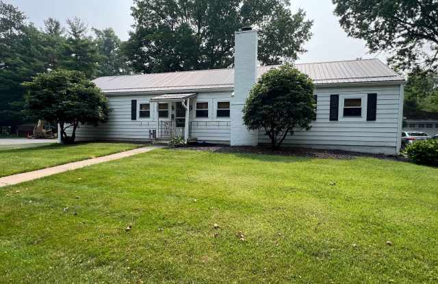 4 Bed, 2 Bath House photos photos