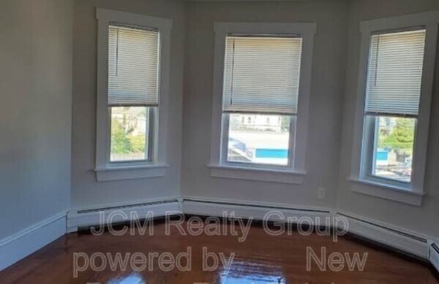 870 Moody Gallery 4