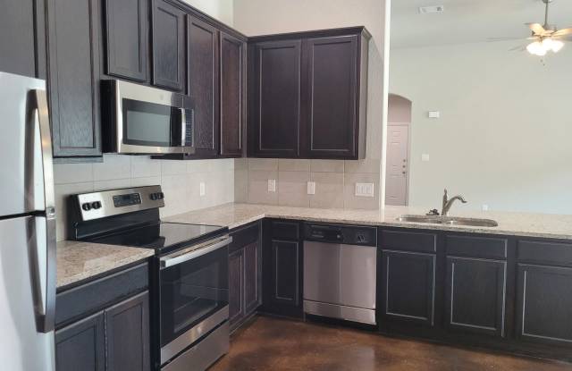 3/2 Duplex in Seguin Gallery 3