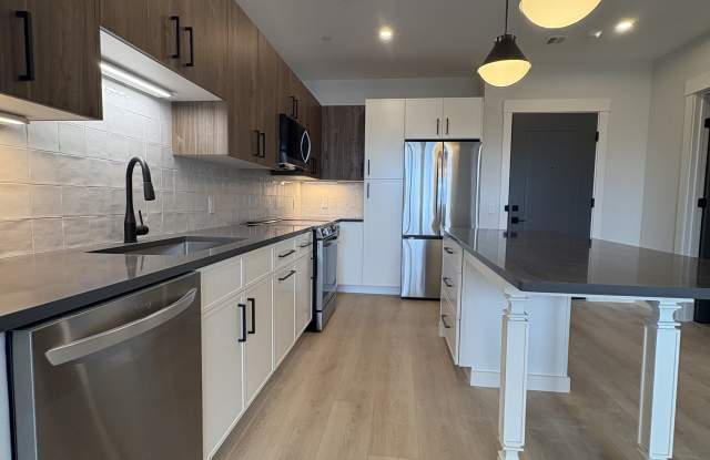 100 Plank St photos photos