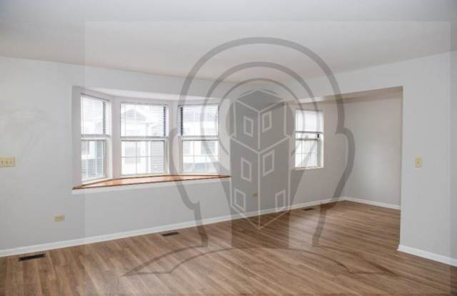 608 N LAKE SHORE DR Gallery 3