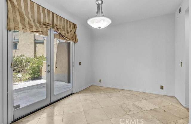 24 Scripps Aisle Gallery 4