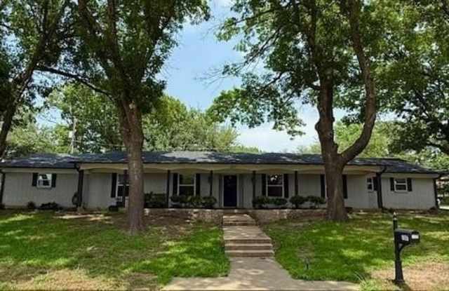 1507 Greenbrier Drive photos photos