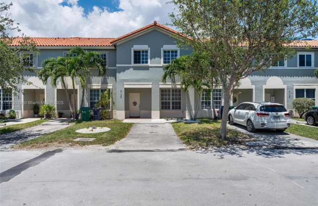 9135 SW 203rd Ter photos photos